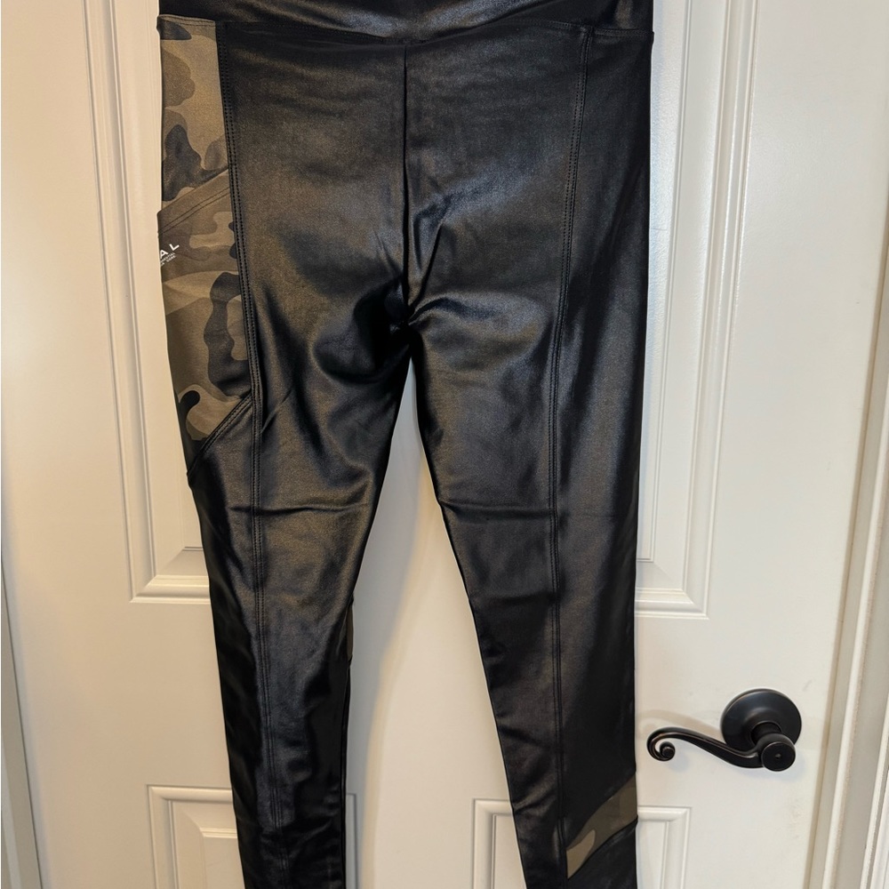 🔆KORAL BLACK WORKOUT LEGGINGS🔆 - Picture 8 of 10